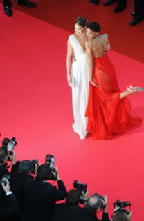 Noémie Lenoir feet photo thumbnail