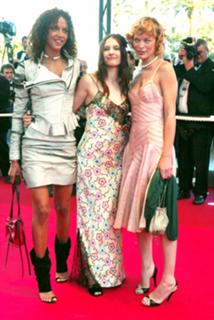 Noémie Lenoir feet photo thumbnail