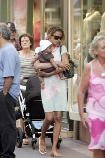 Noémie Lenoir feet photo thumbnail