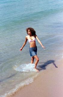 Noémie Lenoir feet photo thumbnail