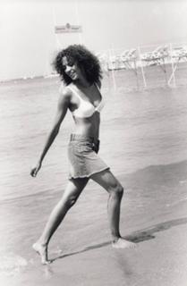 Noémie Lenoir feet photo thumbnail