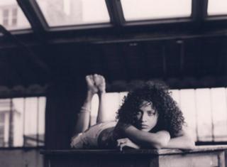 Noémie Lenoir feet photo thumbnail