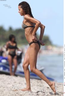 Noémie Lenoir feet photo thumbnail