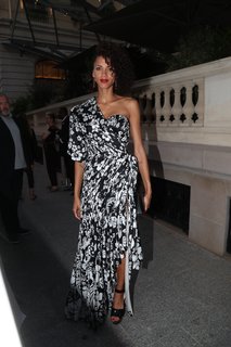 Noémie Lenoir feet photo thumbnail