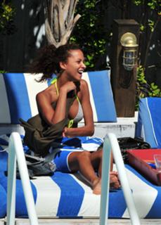 Noémie Lenoir feet photo thumbnail