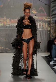 Noémie Lenoir feet photo 5