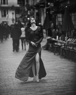 Noémie Merlant feet photo 8