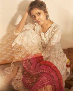 Nupur Sanon feet photo 8