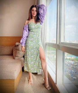 Nupur Sanon feet photo 3
