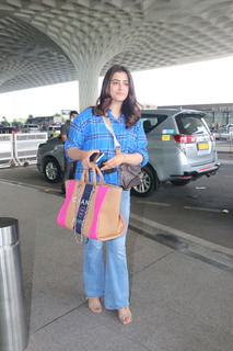 Nupur Sanon feet photo 1