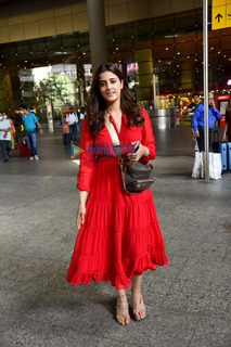 Nupur Sanon feet photo 20