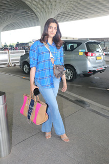 Nupur Sanon feet photo 7
