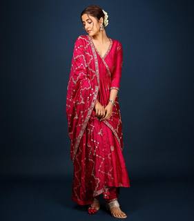 Nupur Sanon feet photo 8