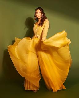 Nupur Sanon feet photo 6