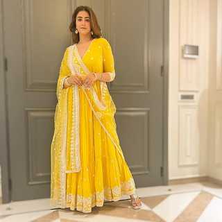 Nupur Sanon feet photo 17