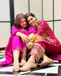 Nupur Sanon feet photo 11