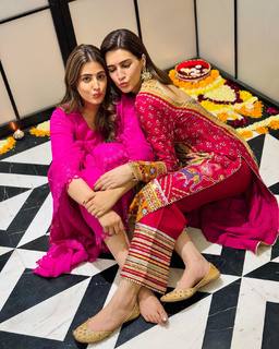 Nupur Sanon feet photo 10