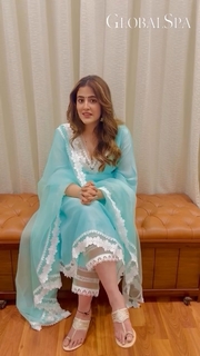 Nupur Sanon feet photo 18