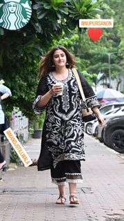 Nupur Sanon feet photo 17