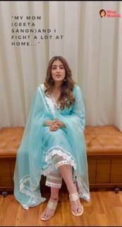 Nupur Sanon feet photo 16
