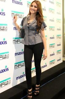 Nur Fazura feet photo 11