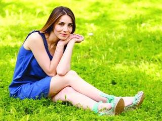 Nur Fettahoglu feet photo 3