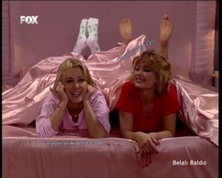 Nurgül Yesilçay feet photo thumbnail