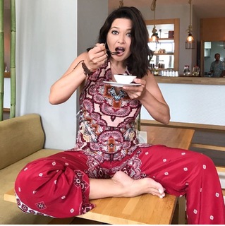 Nurgül Yesilçay feet photo thumbnail