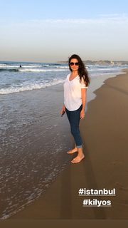 Nurgül Yesilçay feet photo thumbnail