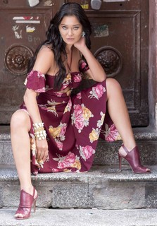 Nurgül Yesilçay feet photo thumbnail