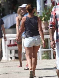 Nurgül Yesilçay feet photo thumbnail