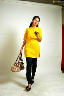 Nushrratt Bharuccha feet photo thumbnail