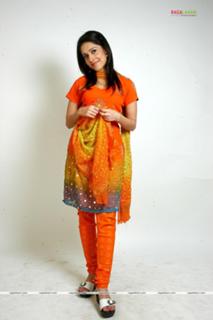 Nushrratt Bharuccha feet photo thumbnail