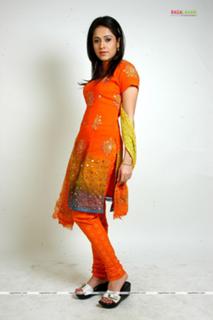 Nushrratt Bharuccha feet photo thumbnail