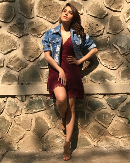 Nushrratt Bharuccha feet photo thumbnail