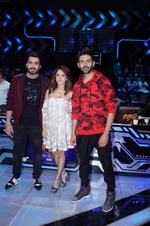 Nushrratt Bharuccha feet photo thumbnail