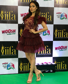 Nushrratt Bharuccha feet photo thumbnail