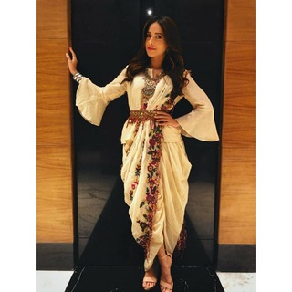 Nushrratt Bharuccha feet photo thumbnail