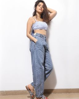 Nushrratt Bharuccha feet photo thumbnail