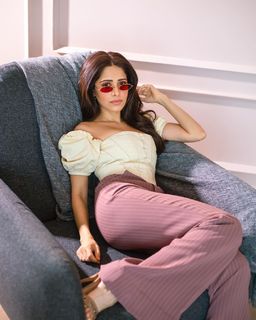 Nushrratt Bharuccha feet photo thumbnail