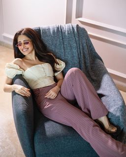 Nushrratt Bharuccha feet photo thumbnail