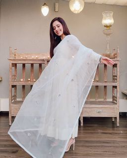 Nushrratt Bharuccha feet photo thumbnail