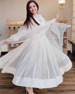 Nushrratt Bharuccha feet photo thumbnail