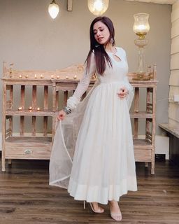 Nushrratt Bharuccha feet photo thumbnail