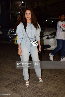 Nushrratt Bharuccha feet photo thumbnail