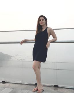 Nushrratt Bharuccha feet photo thumbnail