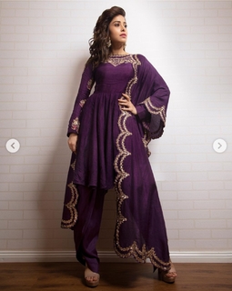 Nushrratt Bharuccha feet photo thumbnail