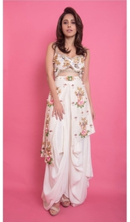 Nushrratt Bharuccha feet photo thumbnail