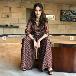 Nushrratt Bharuccha feet photo thumbnail