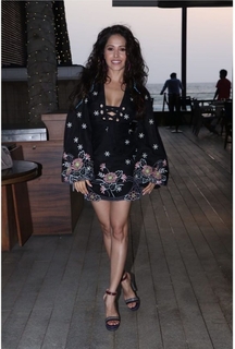 Nushrratt Bharuccha feet photo thumbnail